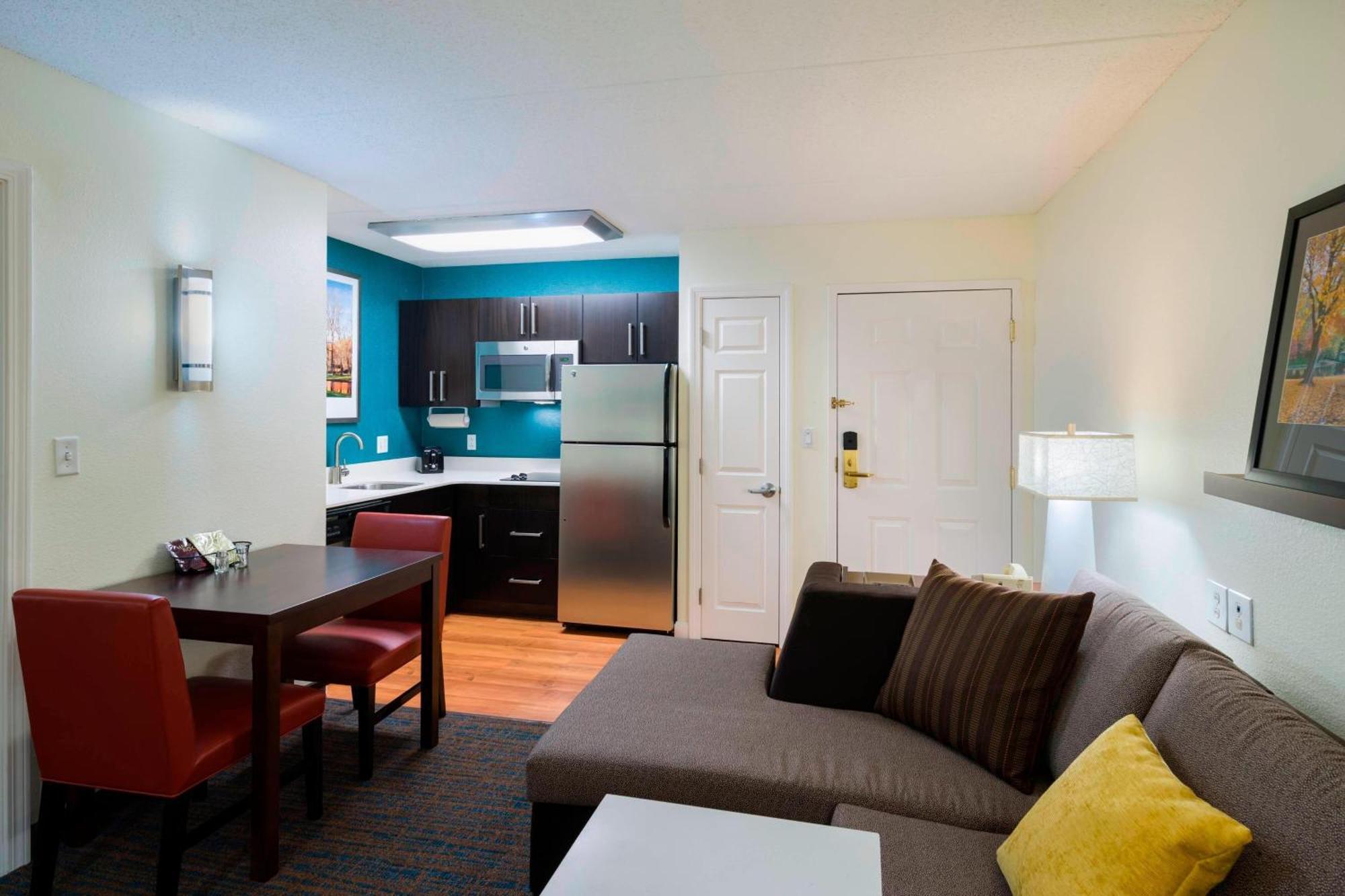 Residence Inn Boston Фреймингем Экстерьер фото